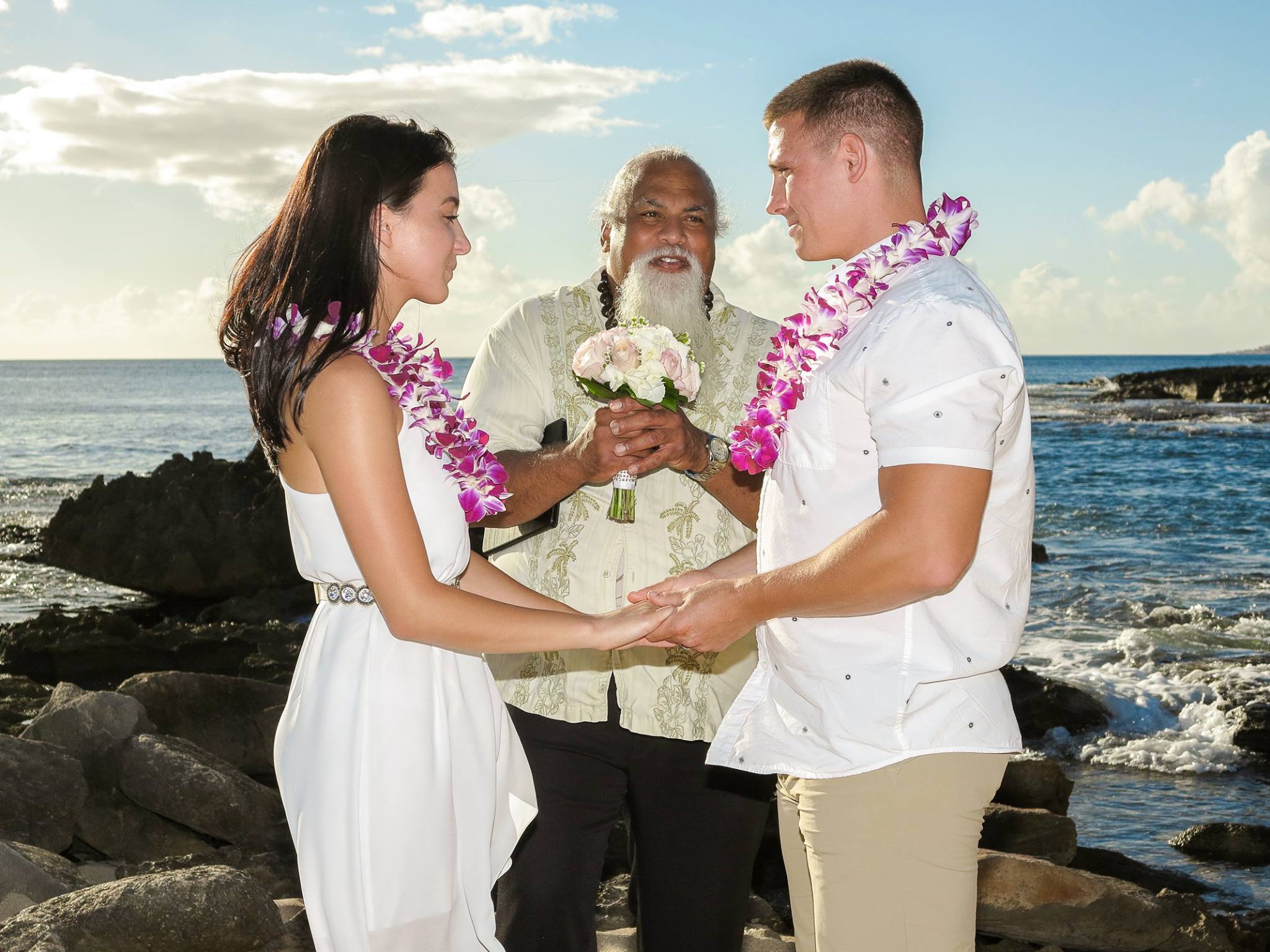 Wedding day ceremony with Hawaiiloa Weddings and Kahu Lawrence Kidder