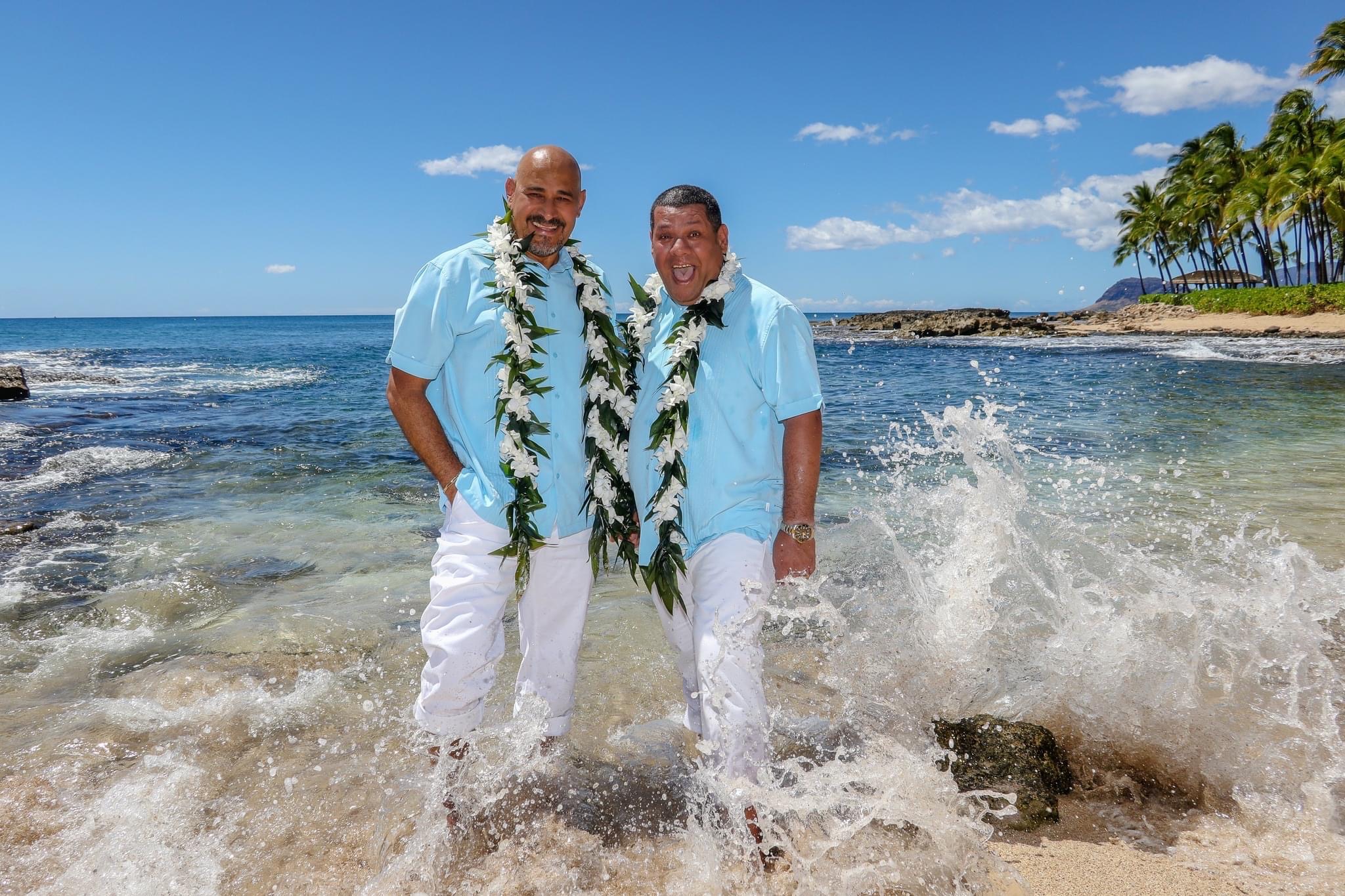 Wedding ceremony, Vow renewal ceremony, elopement ceremony, beach ceremony on Oahu, Hawaii